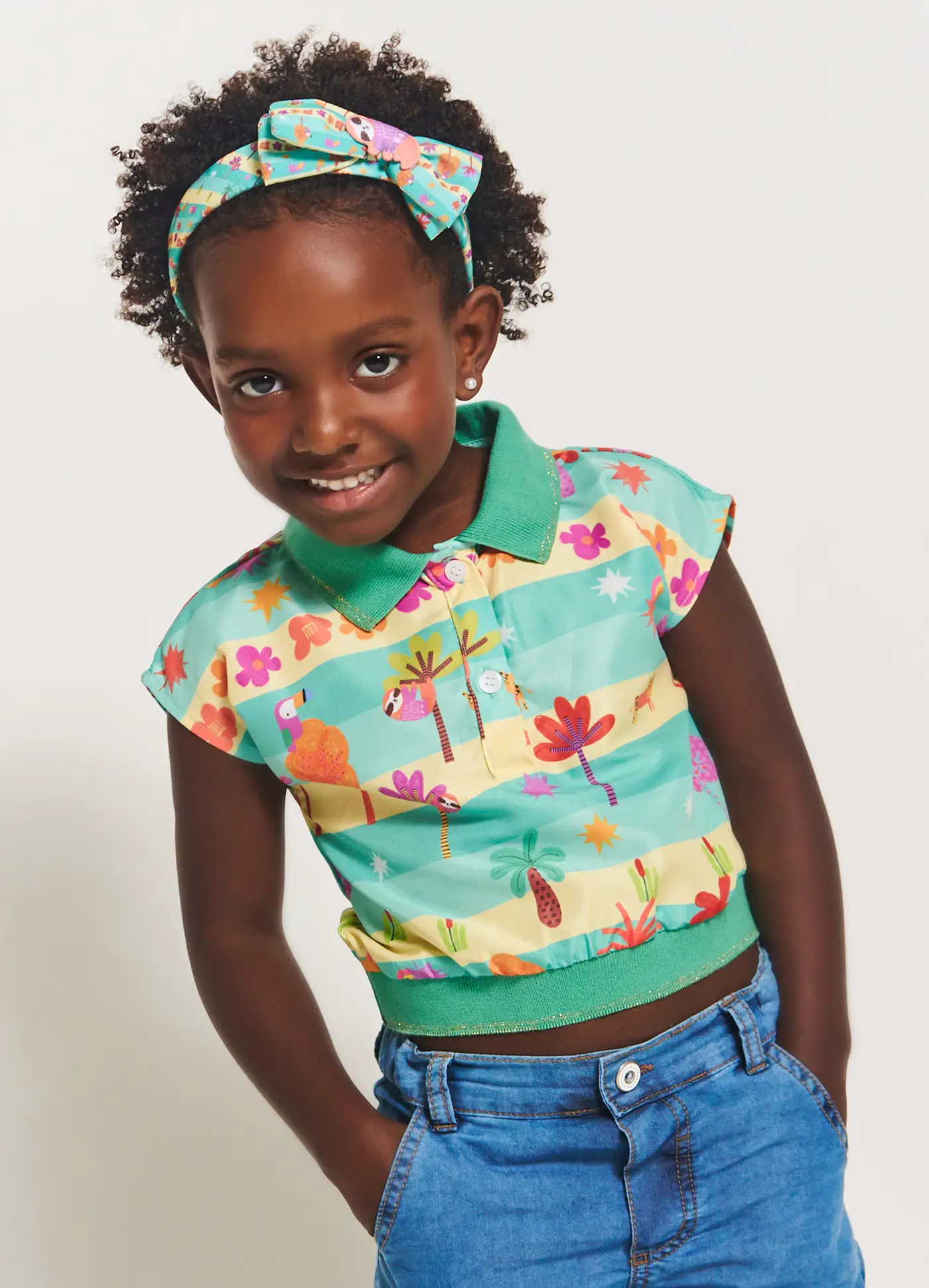 BLUSA MANGA CURTA ALPHABETO ESTAMPADA CORES AMARELO/VERDE 